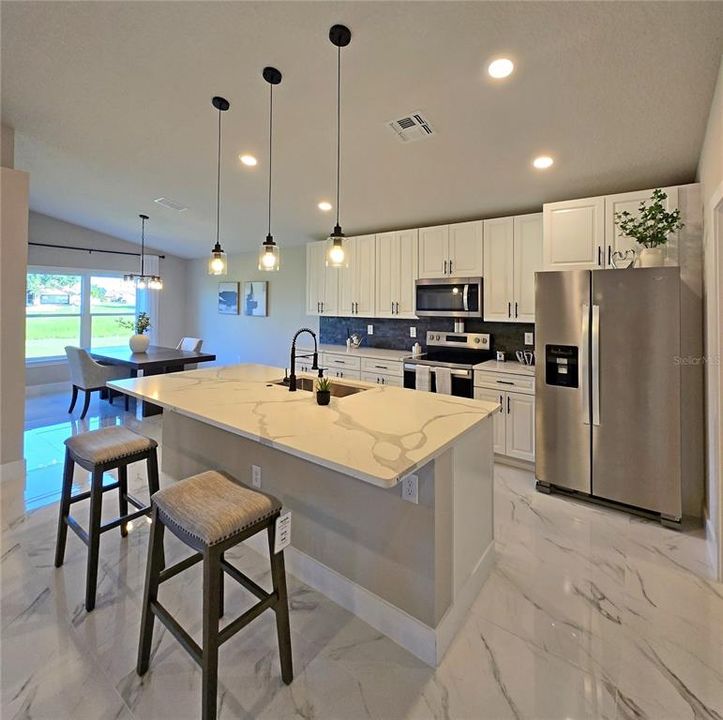 На продажу: $349,900 (3 спален, 2 ванн, 1750 Квадратных фут)