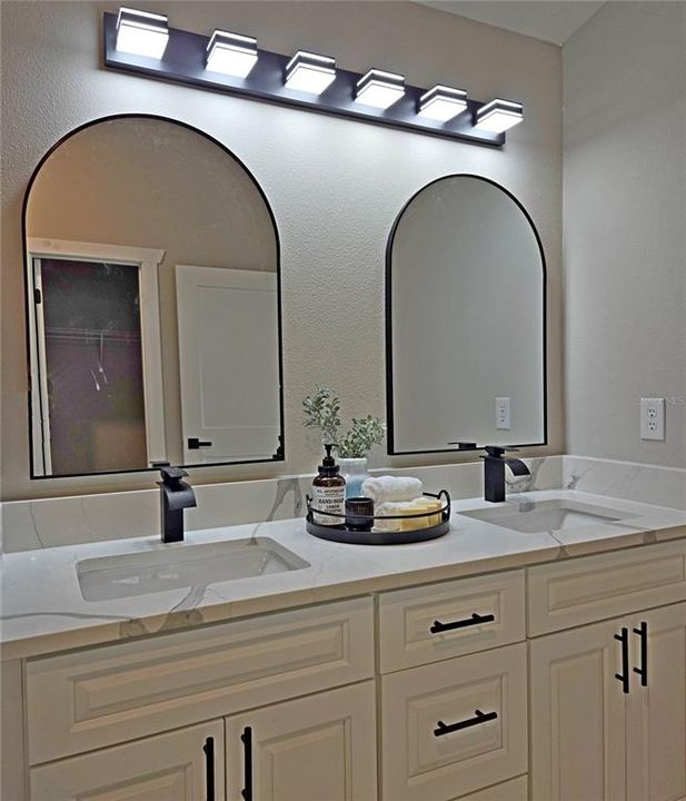 На продажу: $349,900 (3 спален, 2 ванн, 1750 Квадратных фут)