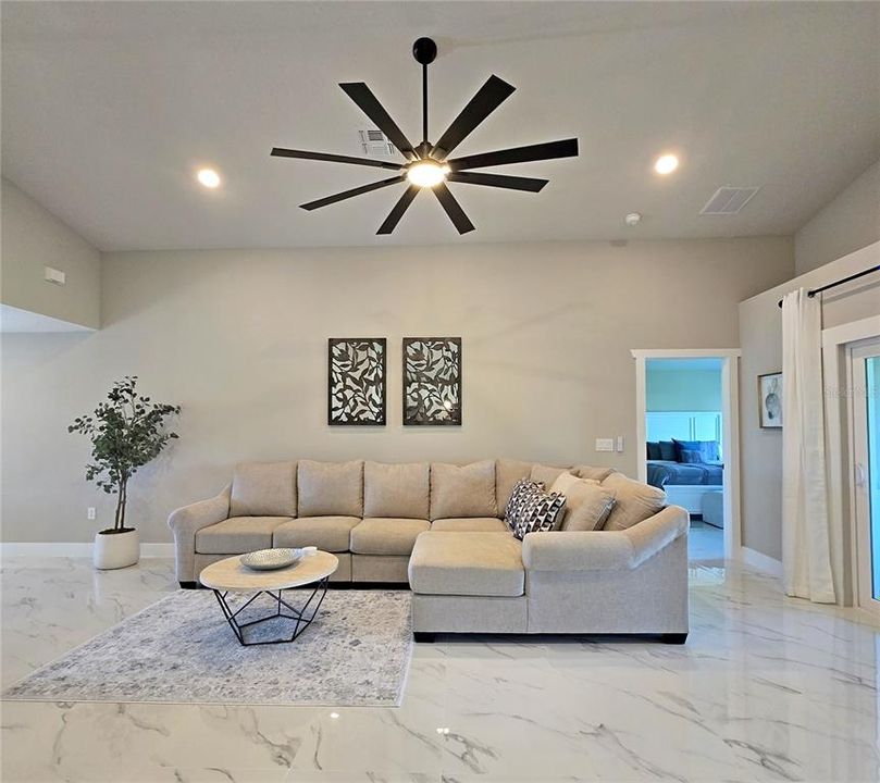 На продажу: $349,900 (3 спален, 2 ванн, 1750 Квадратных фут)