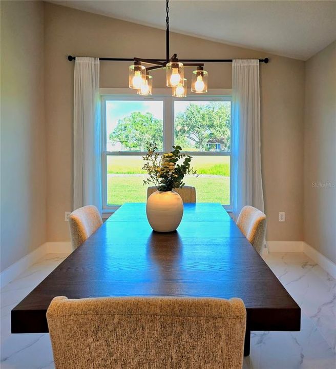 На продажу: $349,900 (3 спален, 2 ванн, 1750 Квадратных фут)