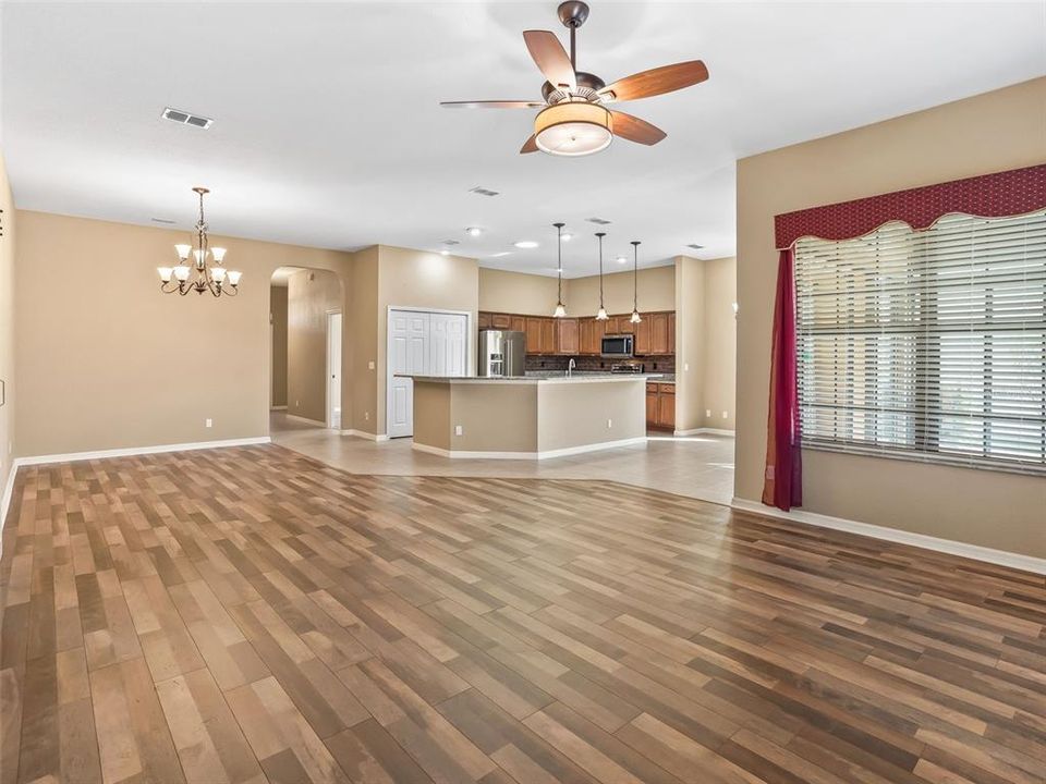 На продажу: $399,000 (3 спален, 2 ванн, 1951 Квадратных фут)