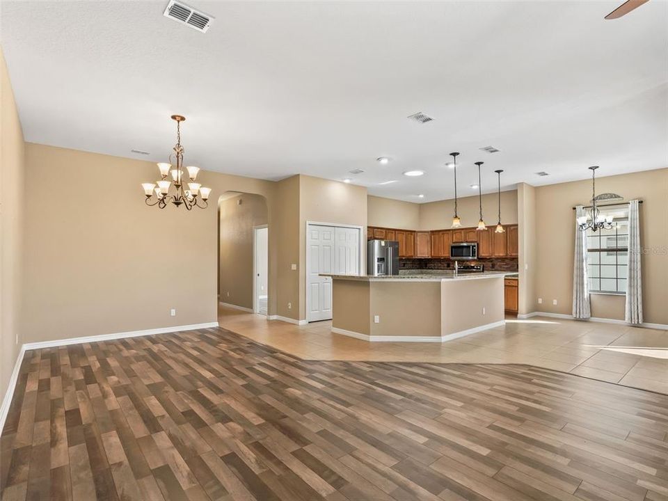 На продажу: $399,000 (3 спален, 2 ванн, 1951 Квадратных фут)