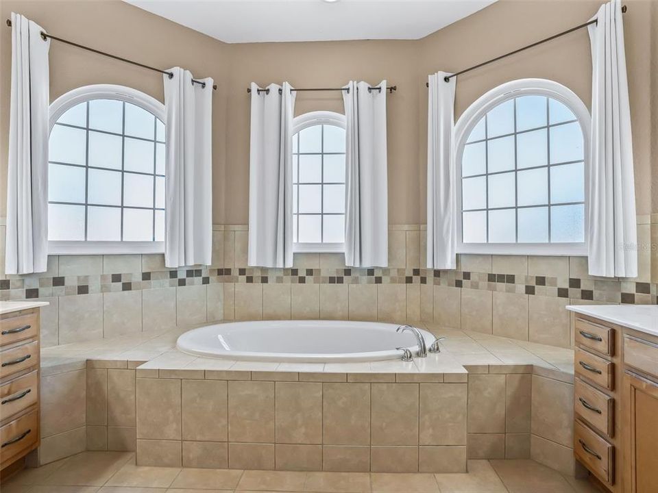 На продажу: $399,000 (3 спален, 2 ванн, 1951 Квадратных фут)