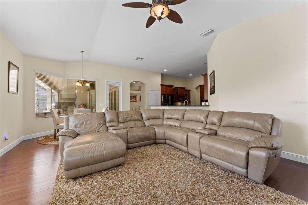 На продажу: $652,900 (4 спален, 4 ванн, 3763 Квадратных фут)