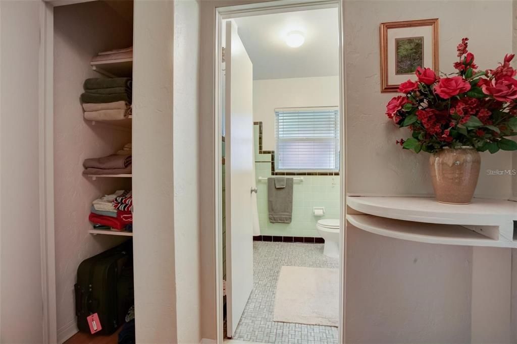 Active With Contract: $2,900 (3 beds, 2 baths, 1580 Square Feet)