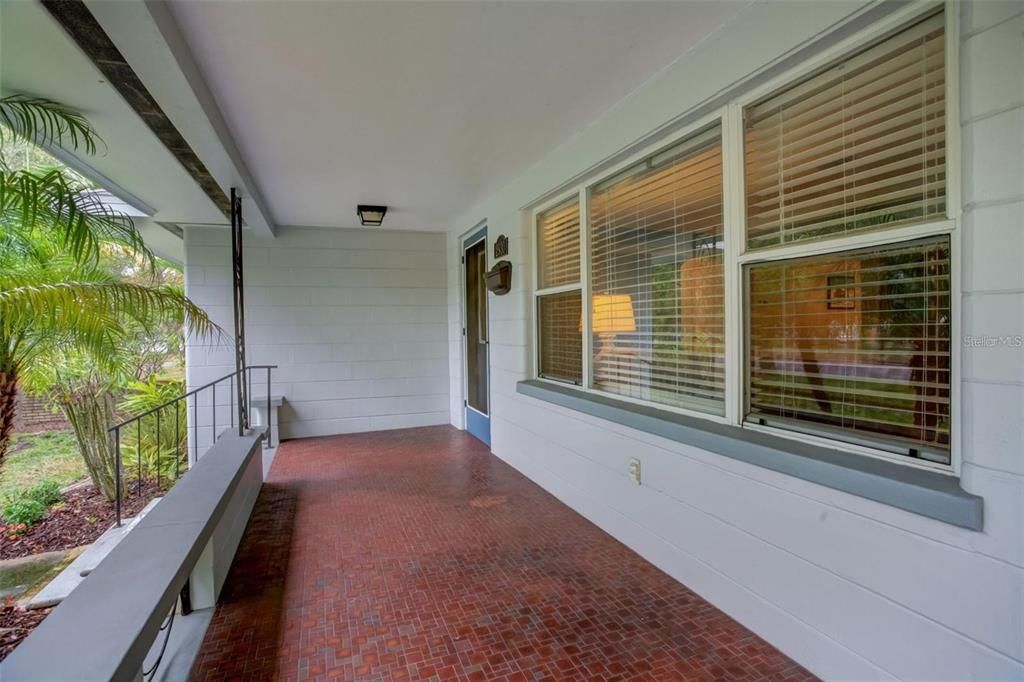 Active With Contract: $2,900 (3 beds, 2 baths, 1580 Square Feet)