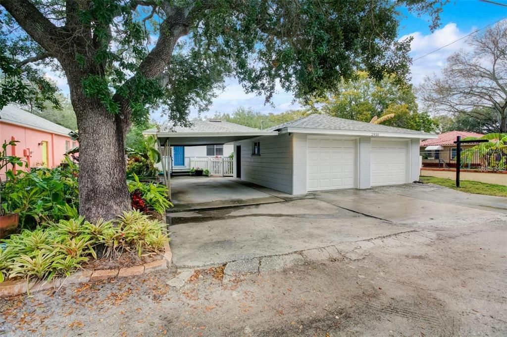 Active With Contract: $2,900 (3 beds, 2 baths, 1580 Square Feet)