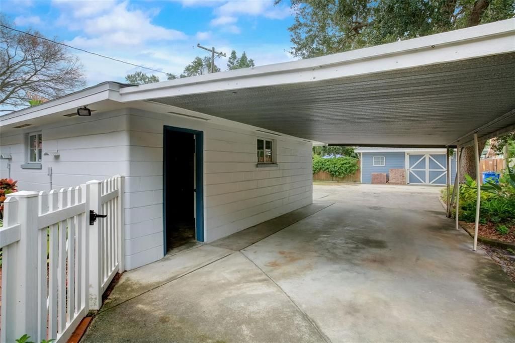 Active With Contract: $2,900 (3 beds, 2 baths, 1580 Square Feet)