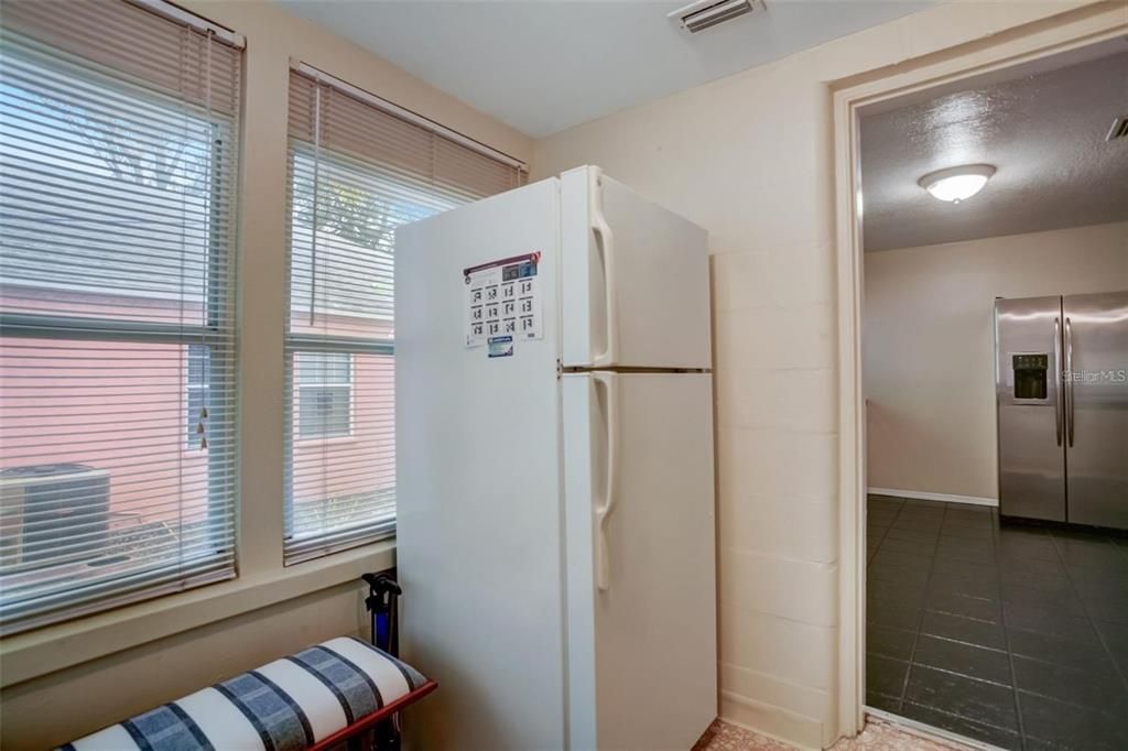 Active With Contract: $2,900 (3 beds, 2 baths, 1580 Square Feet)