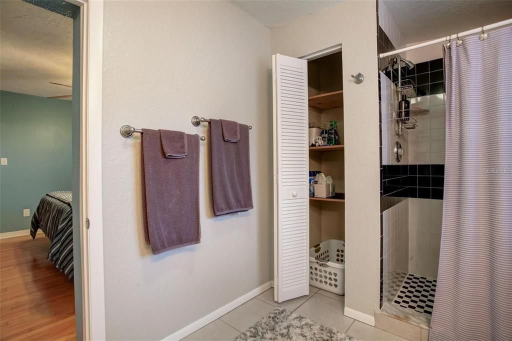 Active With Contract: $2,900 (3 beds, 2 baths, 1580 Square Feet)