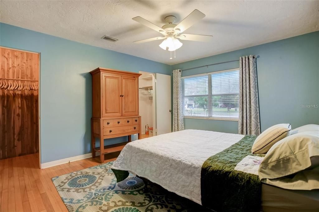 Active With Contract: $2,900 (3 beds, 2 baths, 1580 Square Feet)