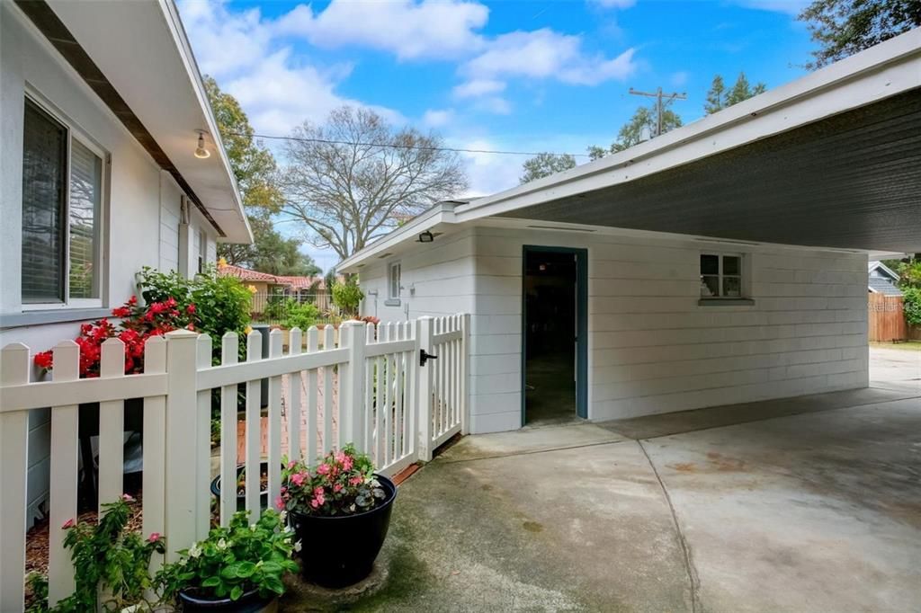 Active With Contract: $2,900 (3 beds, 2 baths, 1580 Square Feet)