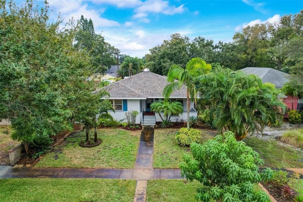 Active With Contract: $2,900 (3 beds, 2 baths, 1580 Square Feet)