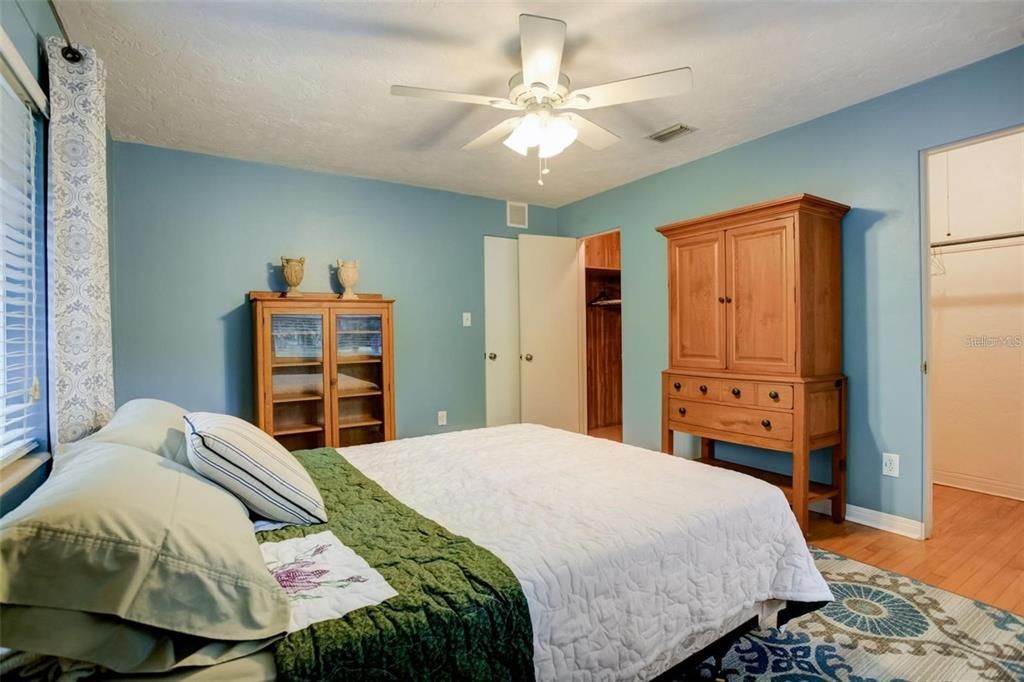 Active With Contract: $2,900 (3 beds, 2 baths, 1580 Square Feet)