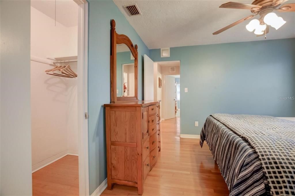 Active With Contract: $2,900 (3 beds, 2 baths, 1580 Square Feet)