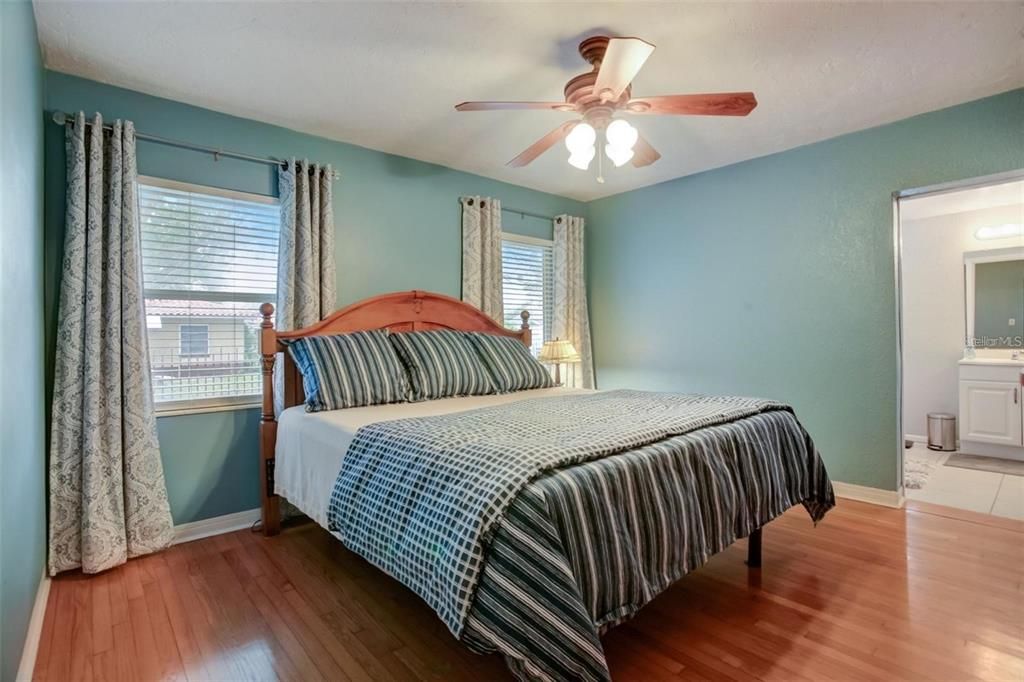 Active With Contract: $2,900 (3 beds, 2 baths, 1580 Square Feet)