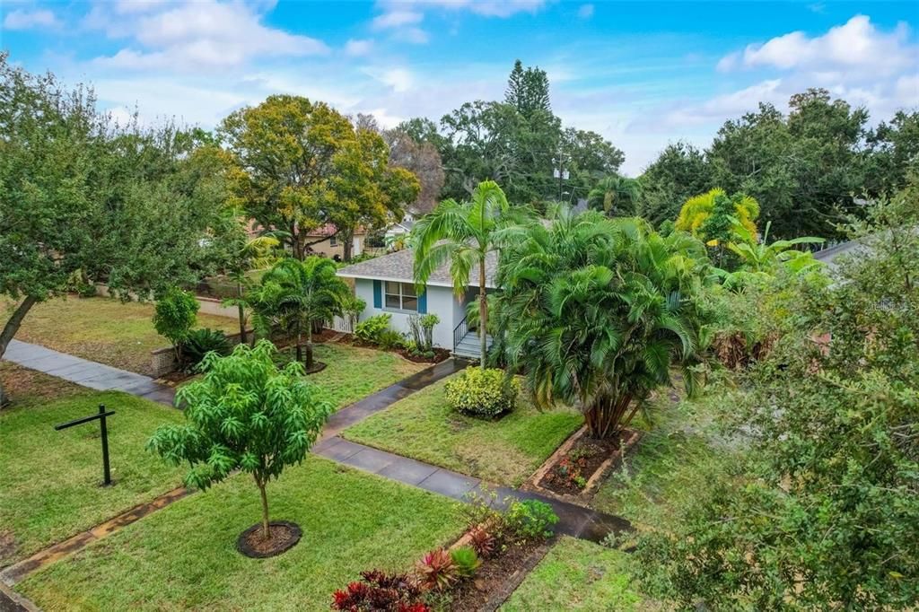 Active With Contract: $2,900 (3 beds, 2 baths, 1580 Square Feet)