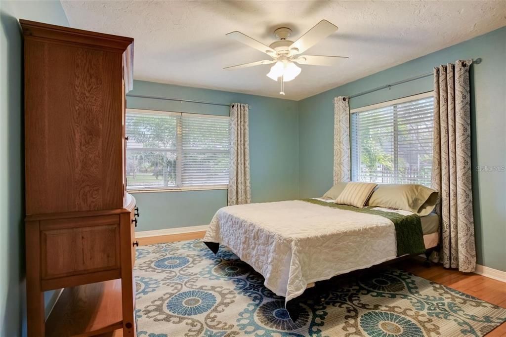 Active With Contract: $2,900 (3 beds, 2 baths, 1580 Square Feet)