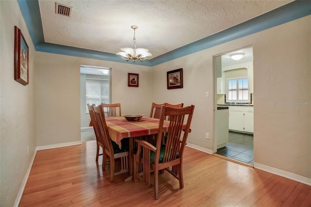 Active With Contract: $2,900 (3 beds, 2 baths, 1580 Square Feet)