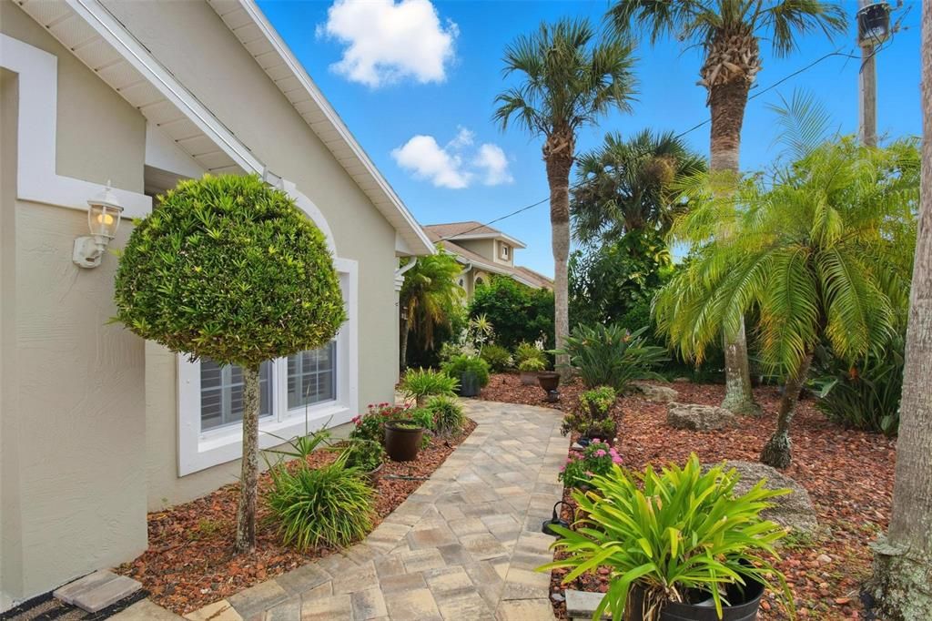 Под контрактом: $700,000 (4 спален, 2 ванн, 2088 Квадратных фут)