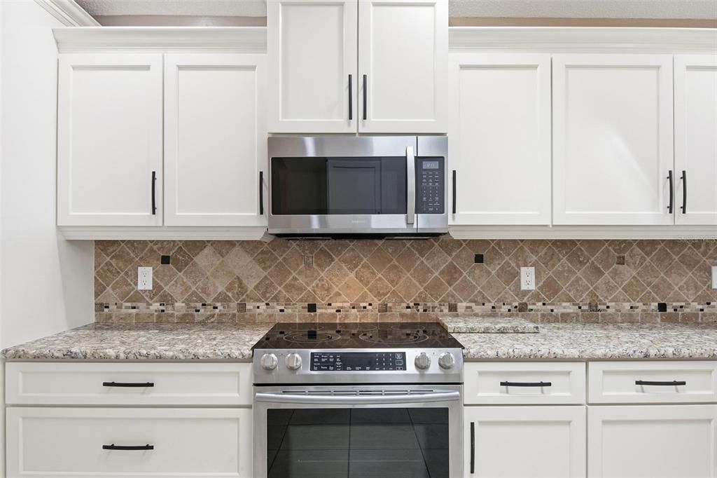 Под контрактом: $700,000 (4 спален, 2 ванн, 2088 Квадратных фут)