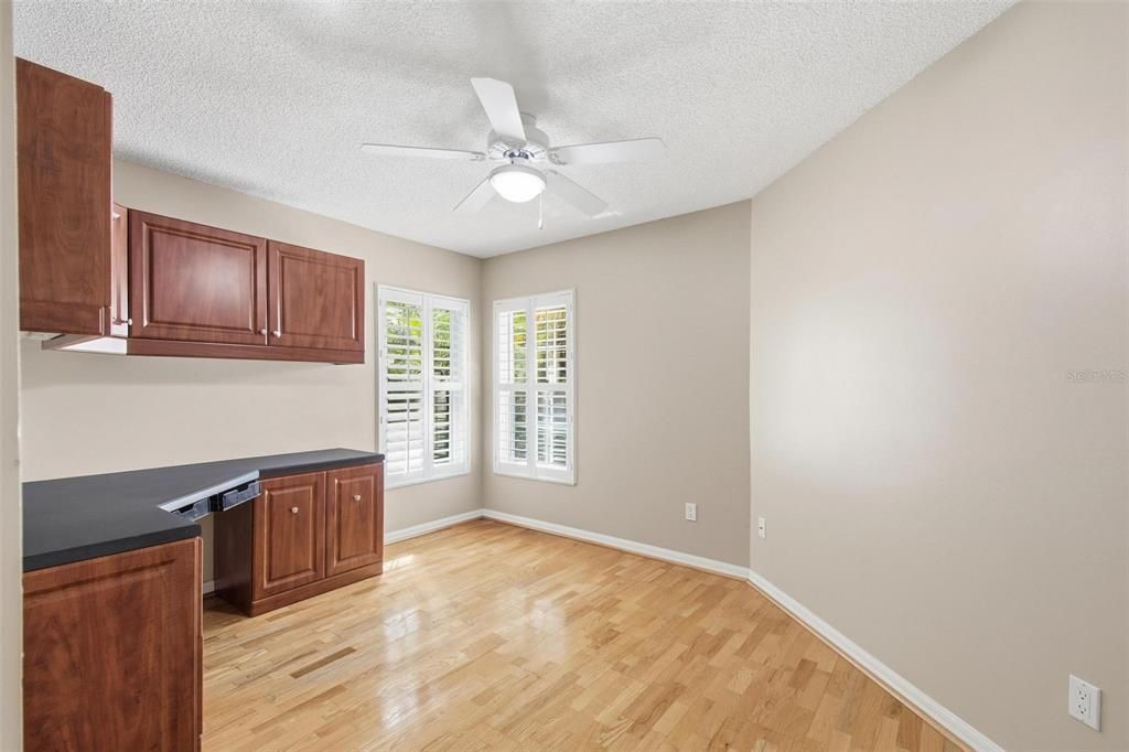 Под контрактом: $700,000 (4 спален, 2 ванн, 2088 Квадратных фут)