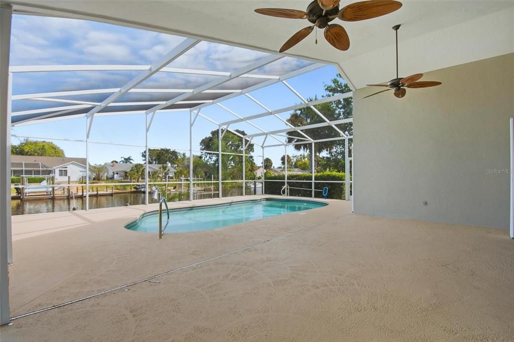 Под контрактом: $700,000 (4 спален, 2 ванн, 2088 Квадратных фут)