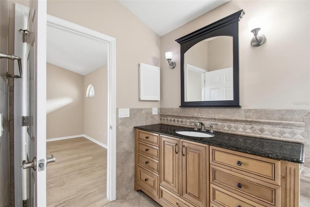 Под контрактом: $700,000 (4 спален, 2 ванн, 2088 Квадратных фут)