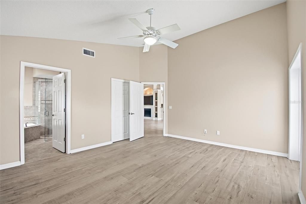 Под контрактом: $700,000 (4 спален, 2 ванн, 2088 Квадратных фут)