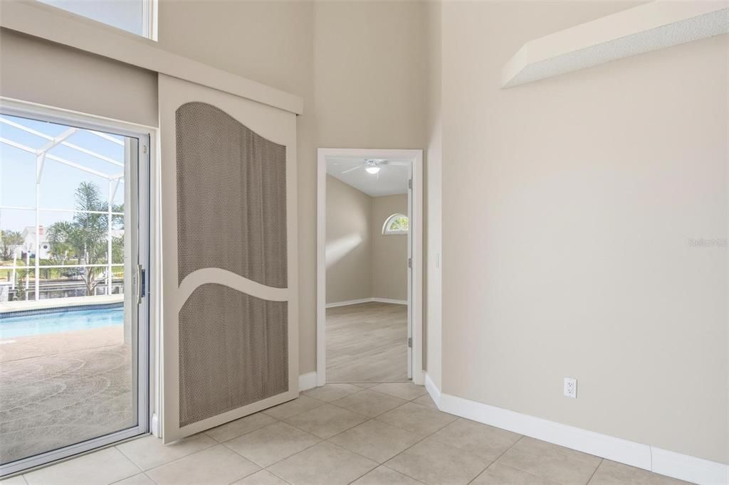 Под контрактом: $700,000 (4 спален, 2 ванн, 2088 Квадратных фут)