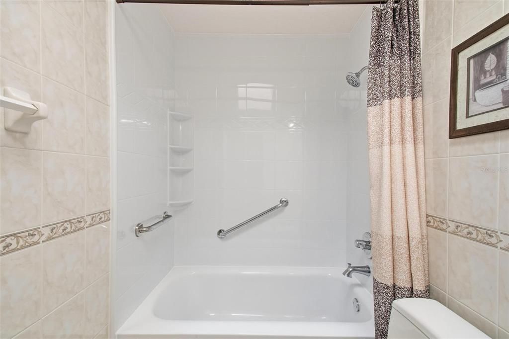 Под контрактом: $700,000 (4 спален, 2 ванн, 2088 Квадратных фут)