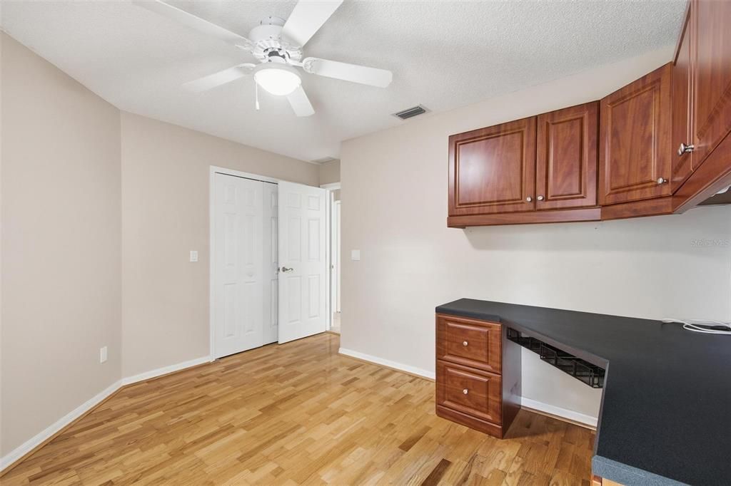 Под контрактом: $700,000 (4 спален, 2 ванн, 2088 Квадратных фут)