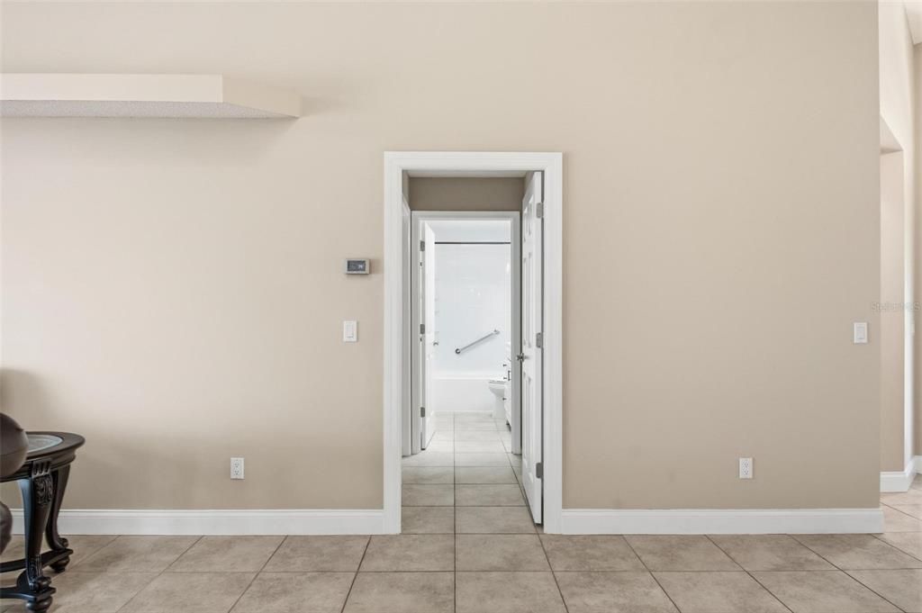 Под контрактом: $700,000 (4 спален, 2 ванн, 2088 Квадратных фут)