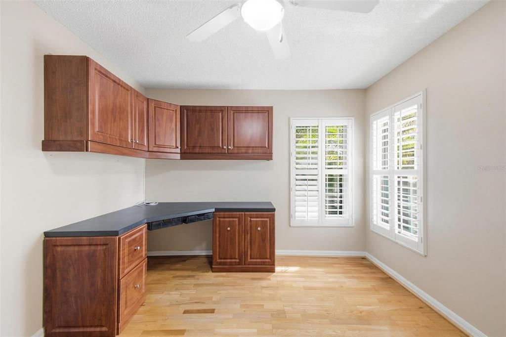 Под контрактом: $700,000 (4 спален, 2 ванн, 2088 Квадратных фут)