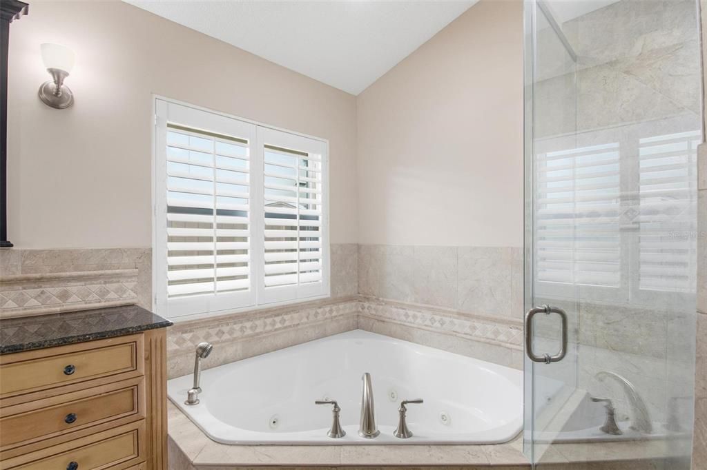 Под контрактом: $700,000 (4 спален, 2 ванн, 2088 Квадратных фут)