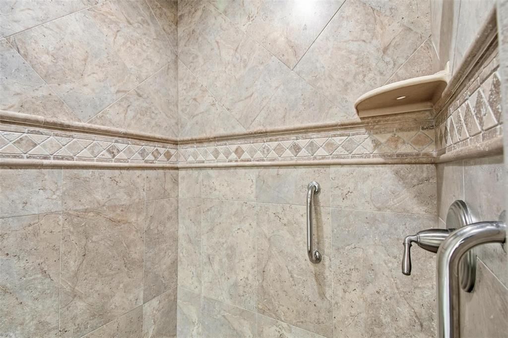 Под контрактом: $700,000 (4 спален, 2 ванн, 2088 Квадратных фут)