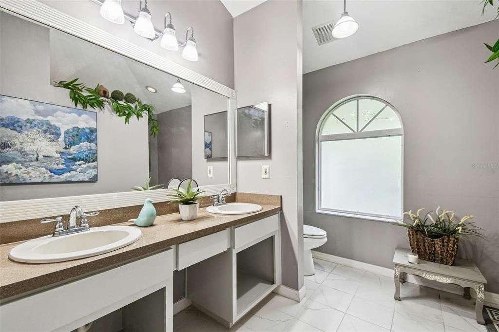 待售: $325,999 (4 贝兹, 3 浴室, 2191 平方英尺)