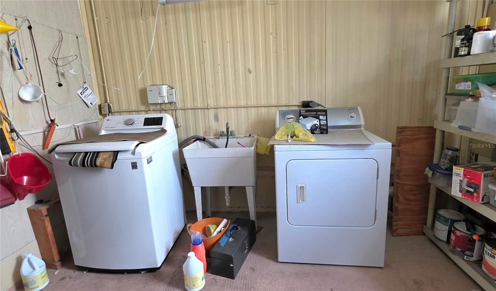 На продажу: $89,900 (2 спален, 2 ванн, 924 Квадратных фут)