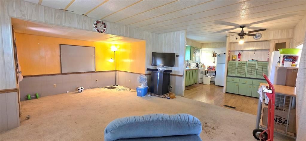 На продажу: $89,900 (2 спален, 2 ванн, 924 Квадратных фут)