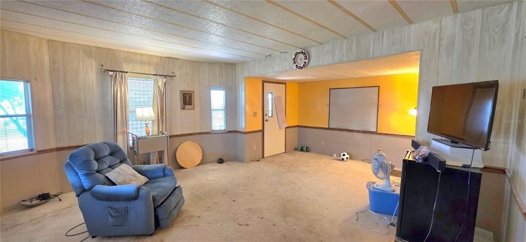 На продажу: $89,900 (2 спален, 2 ванн, 924 Квадратных фут)