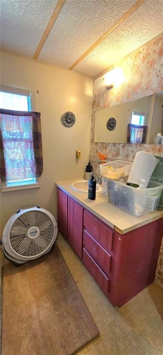 На продажу: $89,900 (2 спален, 2 ванн, 924 Квадратных фут)