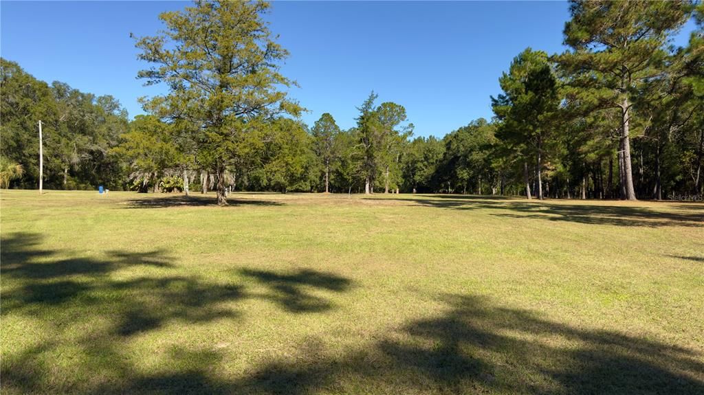 待售: $295,000 (5.01 acres)