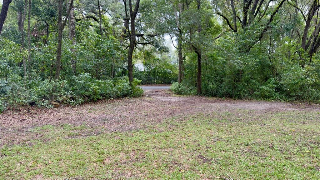 待售: $295,000 (5.01 acres)