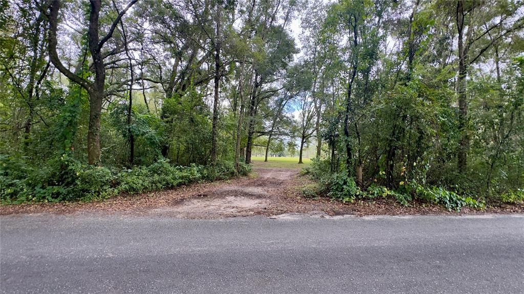 待售: $295,000 (5.01 acres)