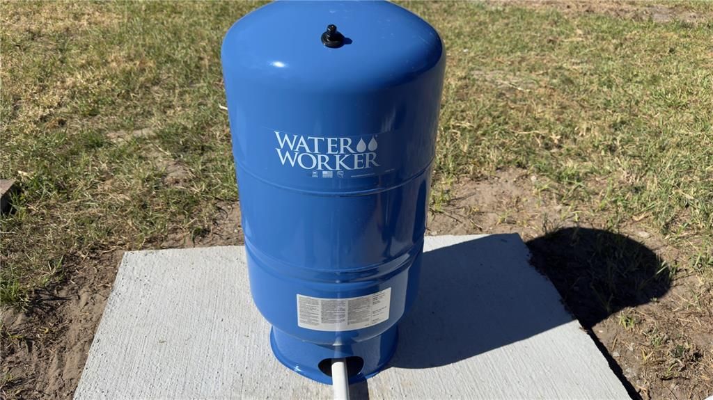 待售: $295,000 (5.01 acres)