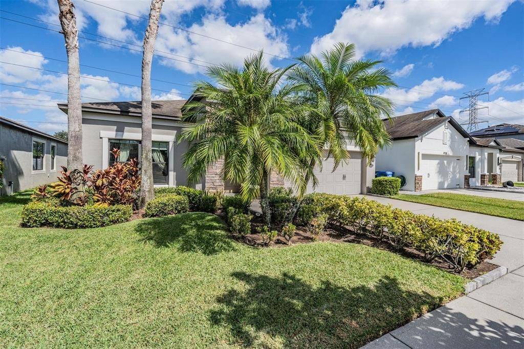 Active With Contract: $377,000 (3 beds, 2 baths, 1880 Square Feet)