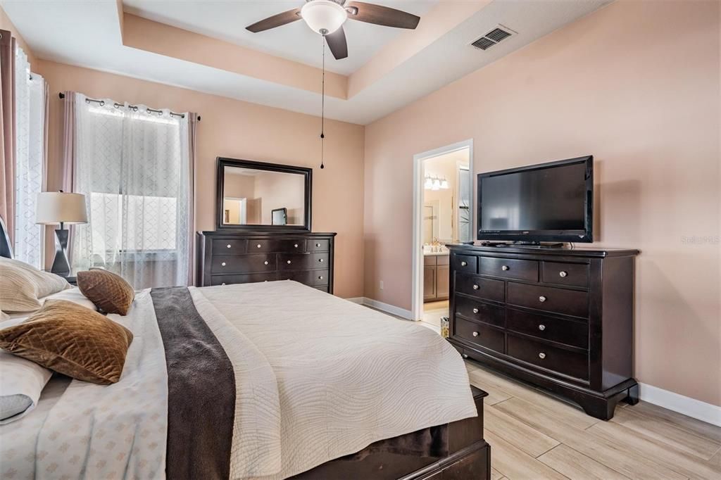 Active With Contract: $377,000 (3 beds, 2 baths, 1880 Square Feet)