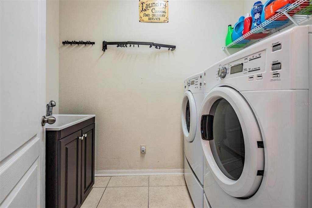 Active With Contract: $377,000 (3 beds, 2 baths, 1880 Square Feet)