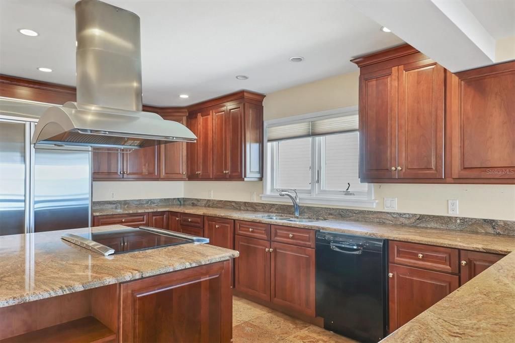 For Sale: $1,350,000 (3 beds, 3 baths, 4110 Square Feet)