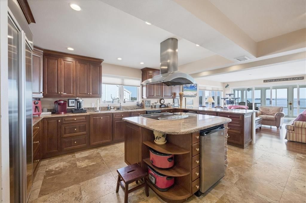 For Sale: $1,350,000 (3 beds, 3 baths, 4110 Square Feet)